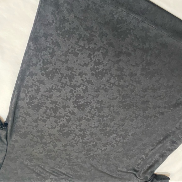 NIKE Boys Black Neon Graphic Swoosh Logo DriFit Tee 6 - Picture 4 of 5